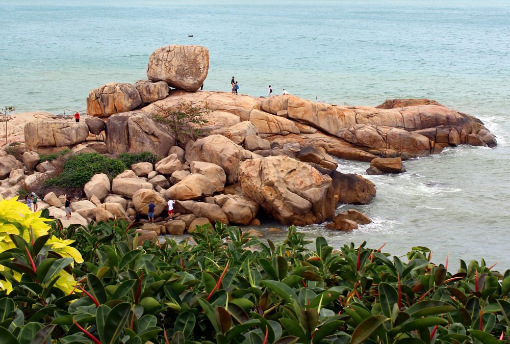 Среди камней