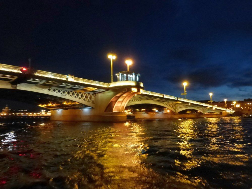 Мост ночью