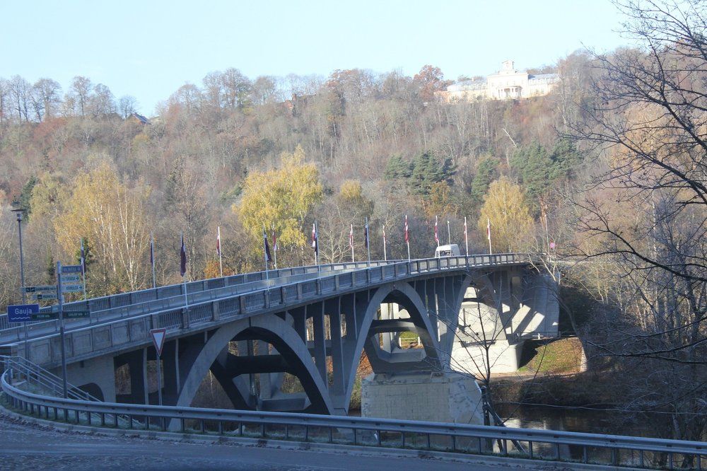 Мост через реку Гауя.