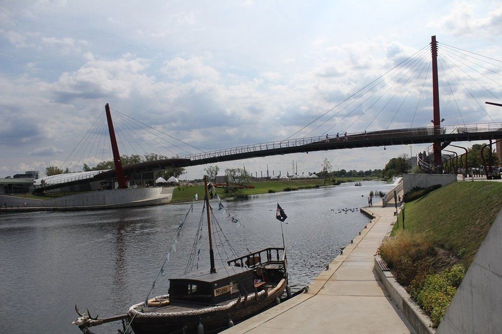 «Митавский» пешеходный мост через Дриксу в Елгаве.