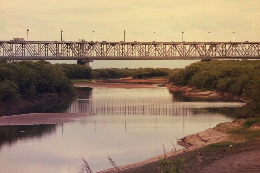Железнодорожный и автомобильный мост через Амур