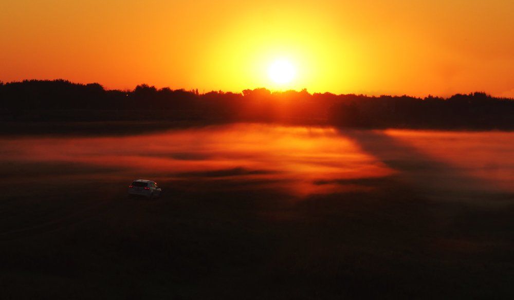 "Рассекая золотые туманы"...