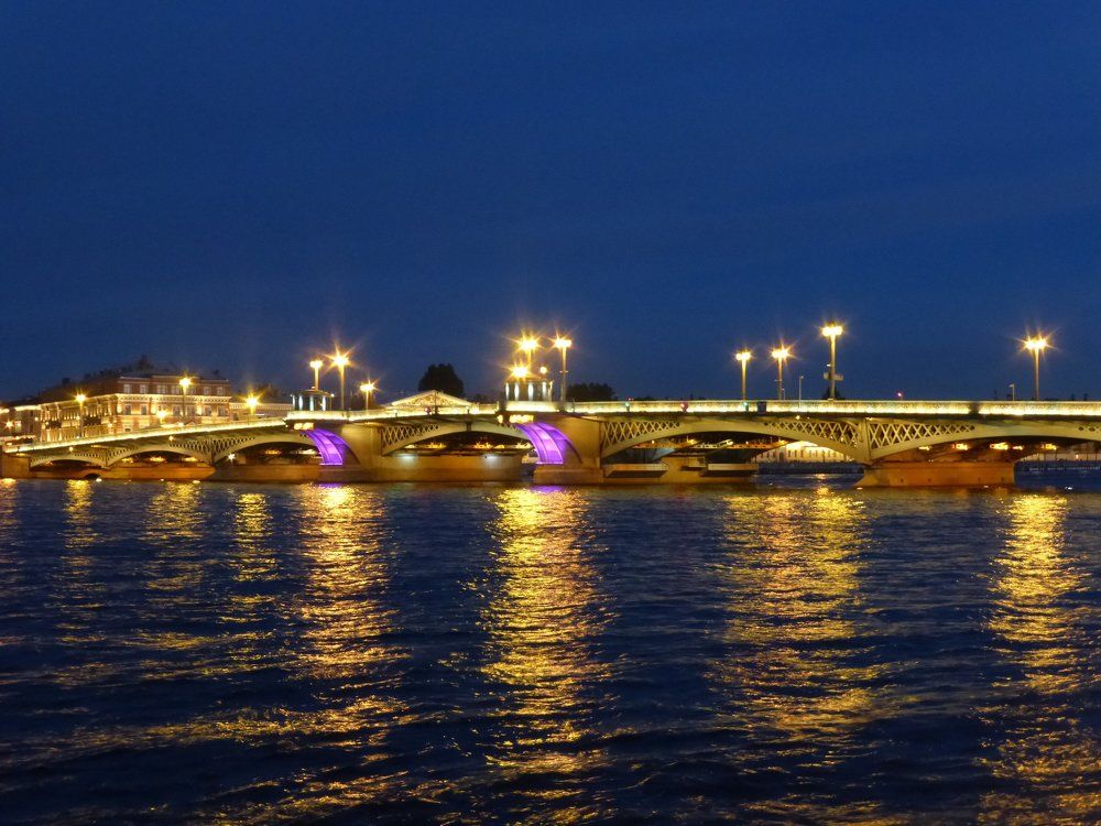 Мост в ночи