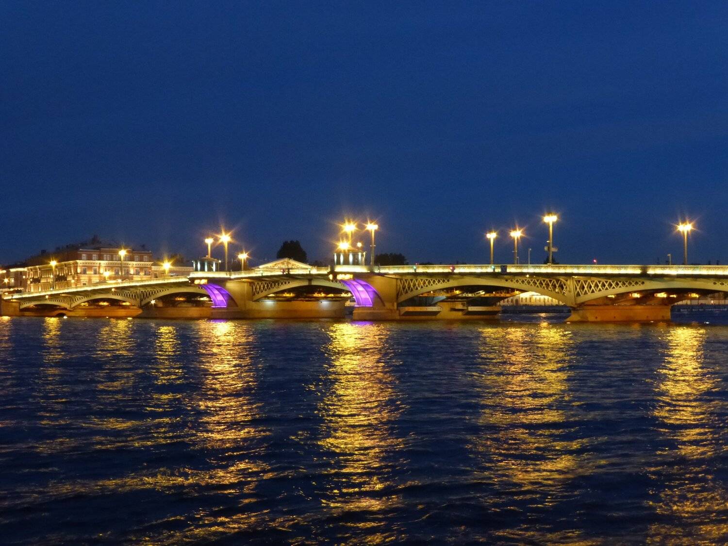 Мост в ночи