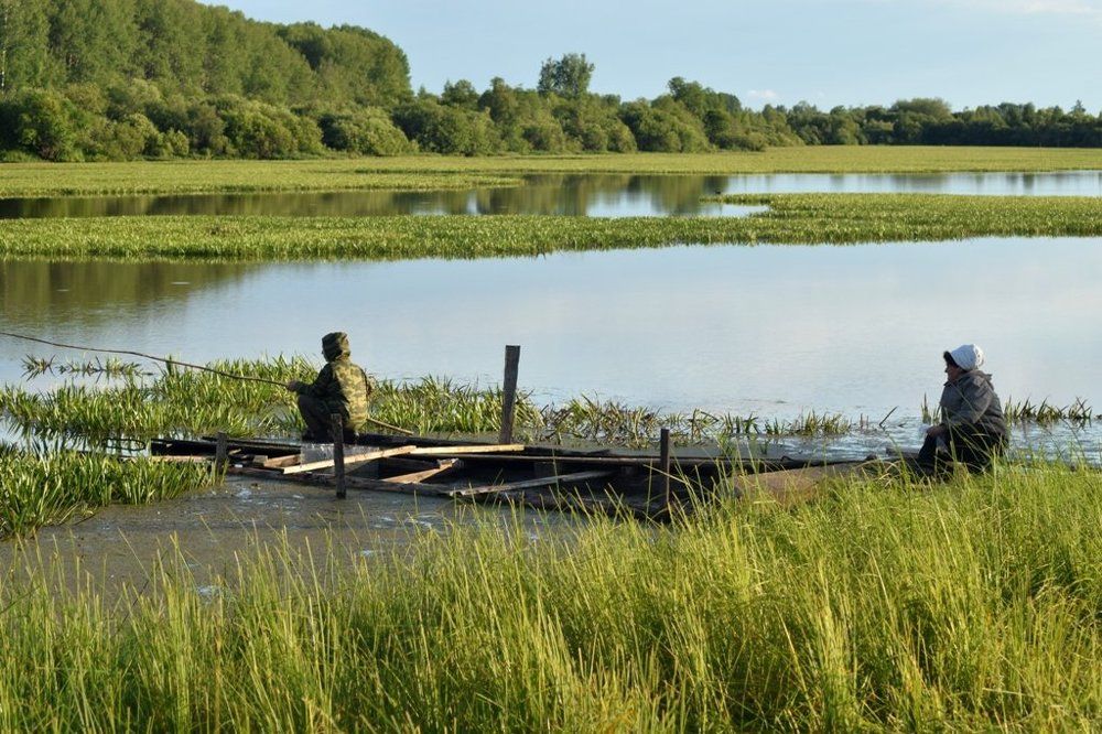 Внучка  на  рыбалке