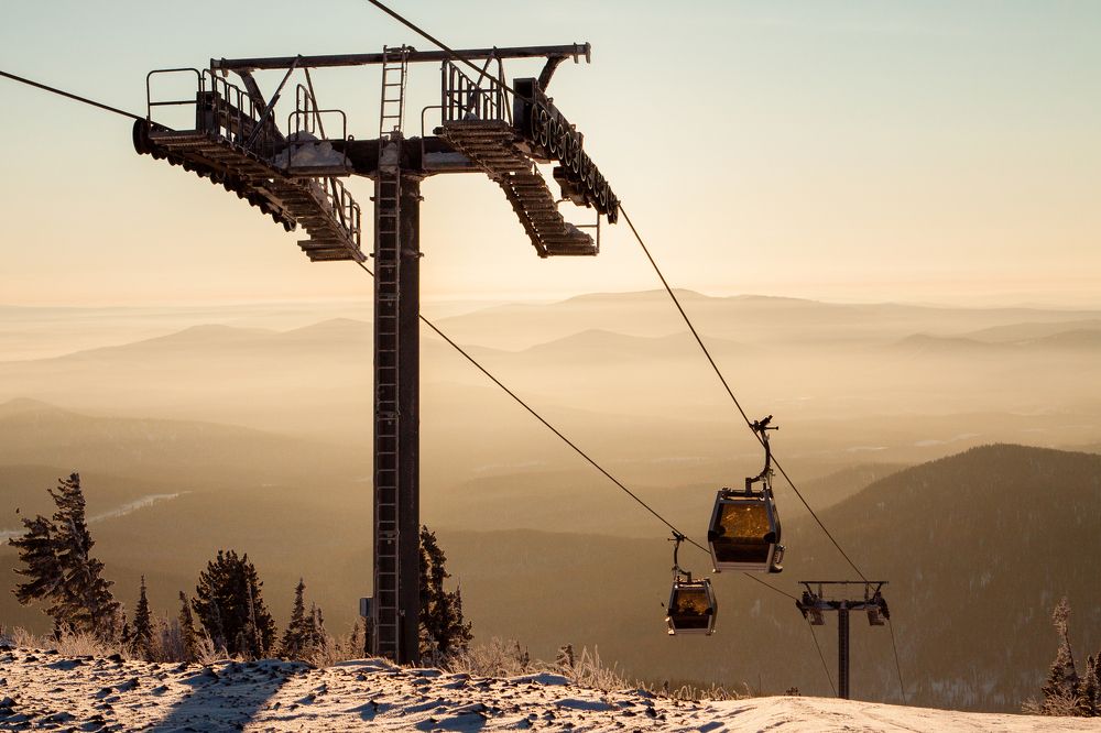 Подъемники на закате