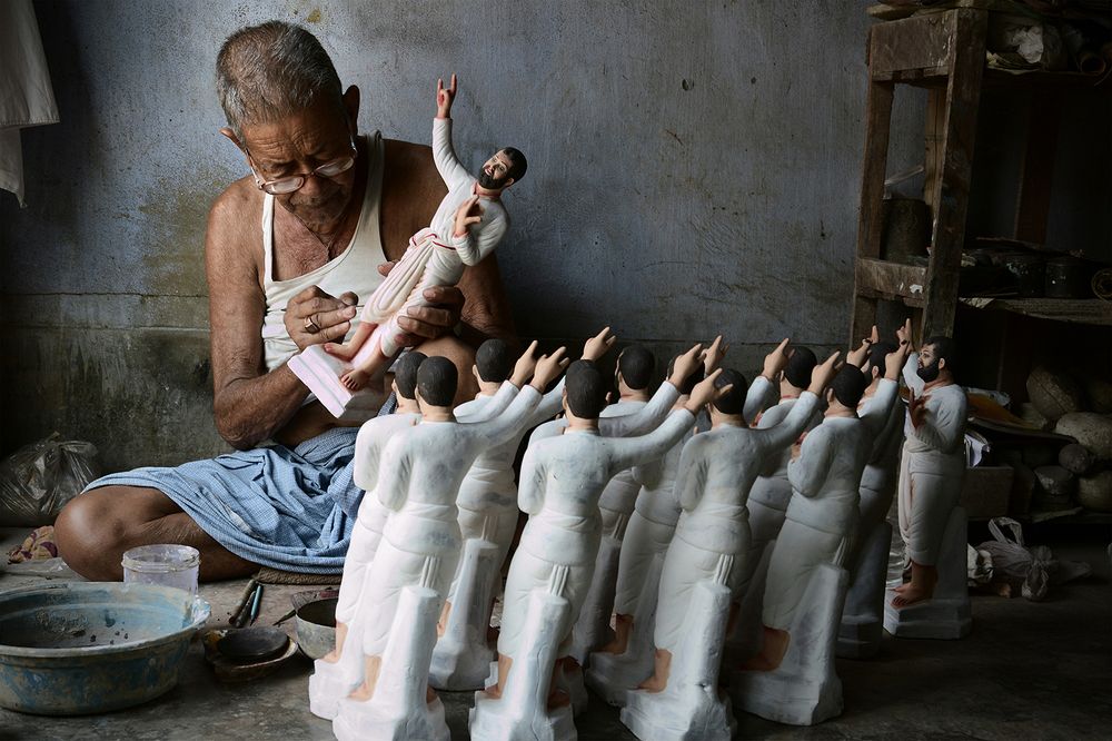 MAKER OF GOD! OR WORSHIPPER