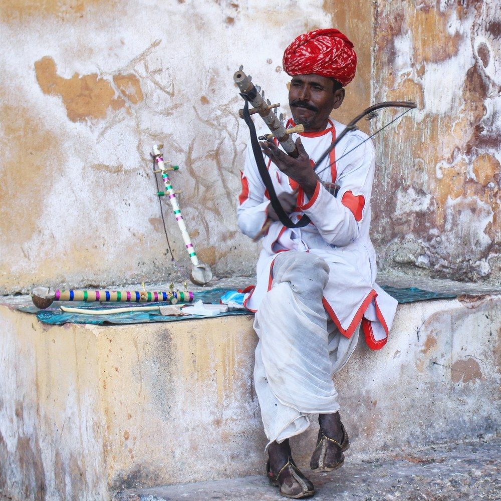 Roadside entertainer