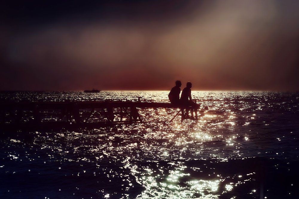 На небе только и разговоров, что о море..