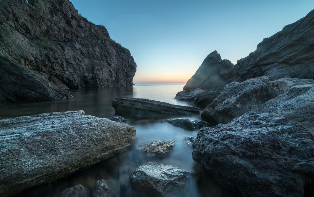 Закат и скалы