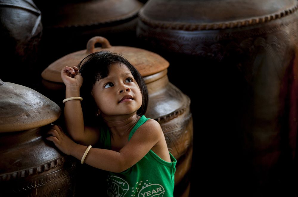 A kid in pottery village