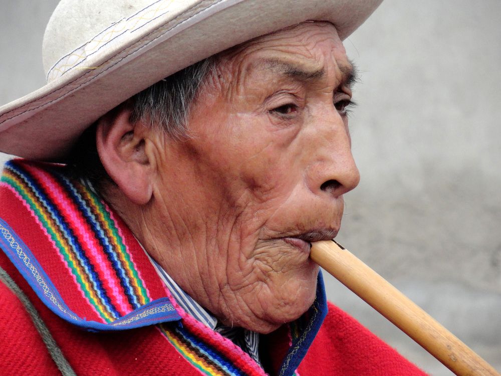 Músico Indígena con pingullo