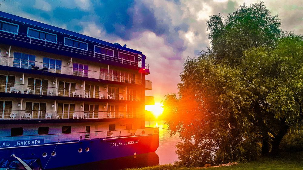 Неповторимый закат над Киевом.