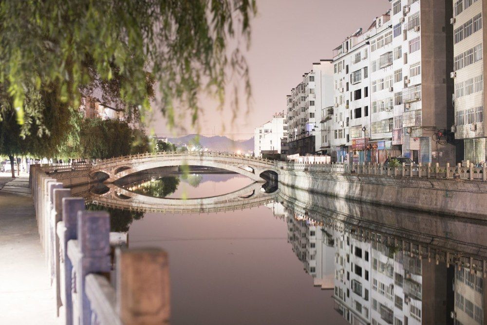 Мост в ночном Уданшань