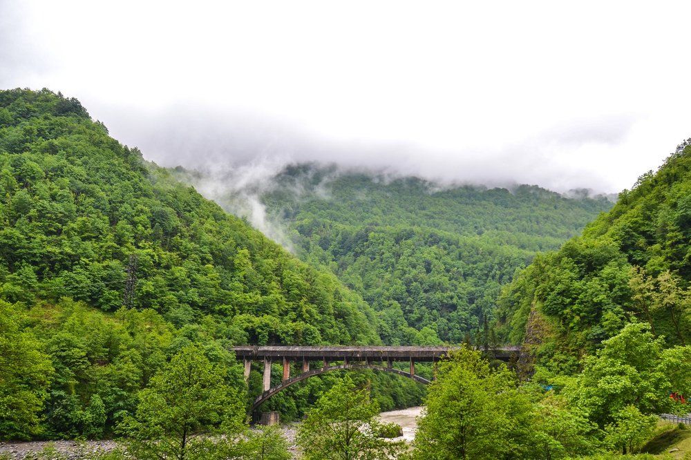 Мост в ущелье