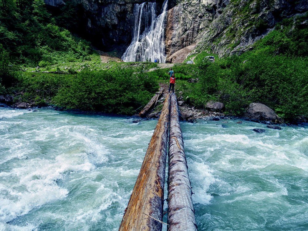 Мост через горную реку