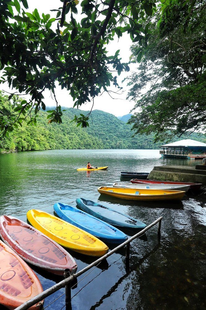 Kayaking along the lake