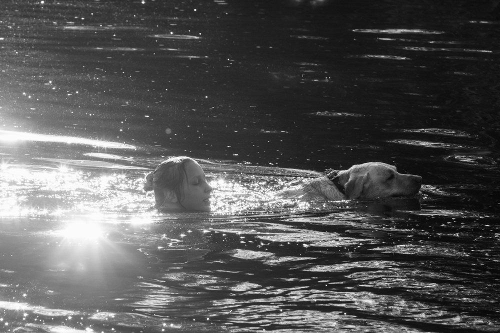 Девочка с собакой