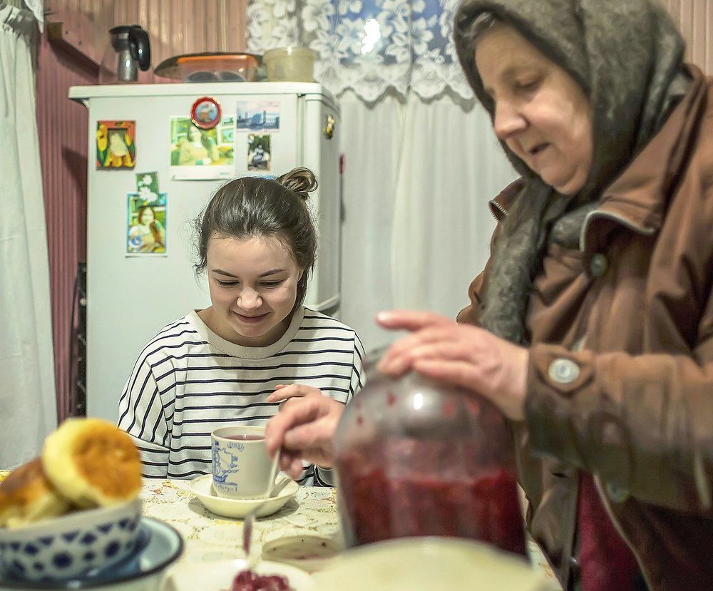 У бабушки в гостях.