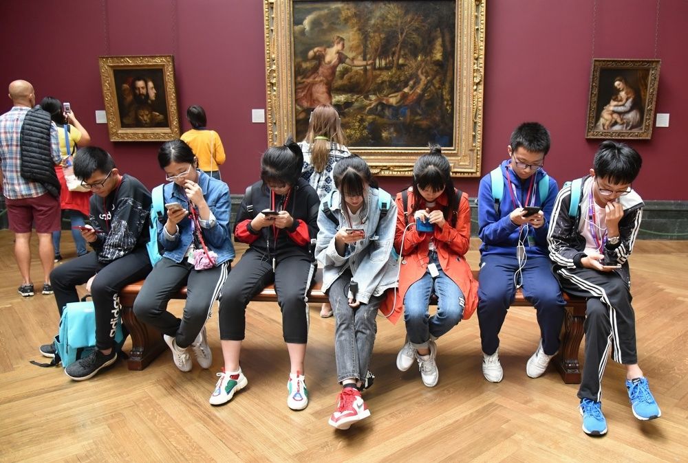 Do not disturb us, please.