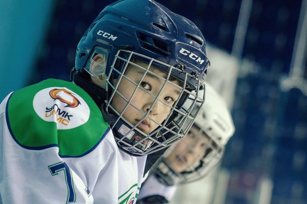 На скамейке