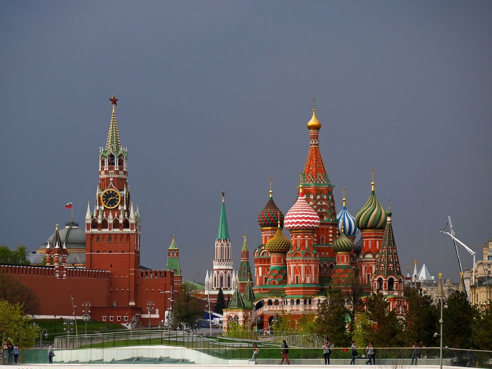 Красная площадь перед дождем