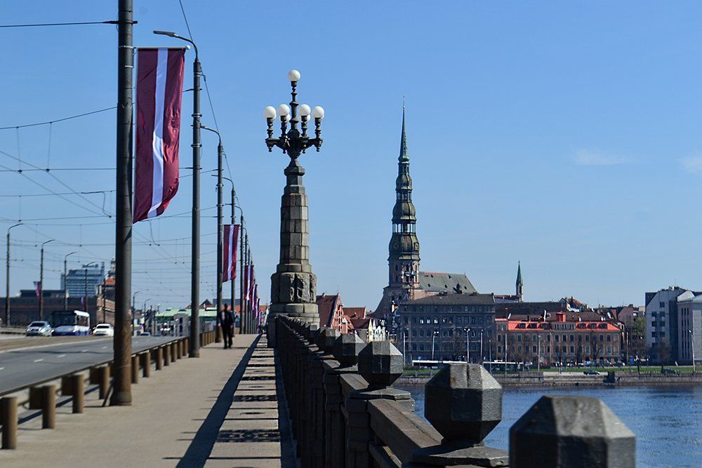 Рига. По Вантовому мосту. - Riga. On the Vantaw Bridge.