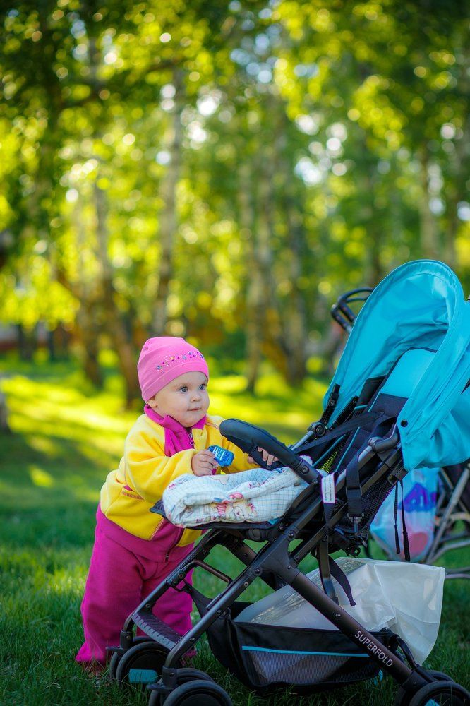 Катя свою коляску