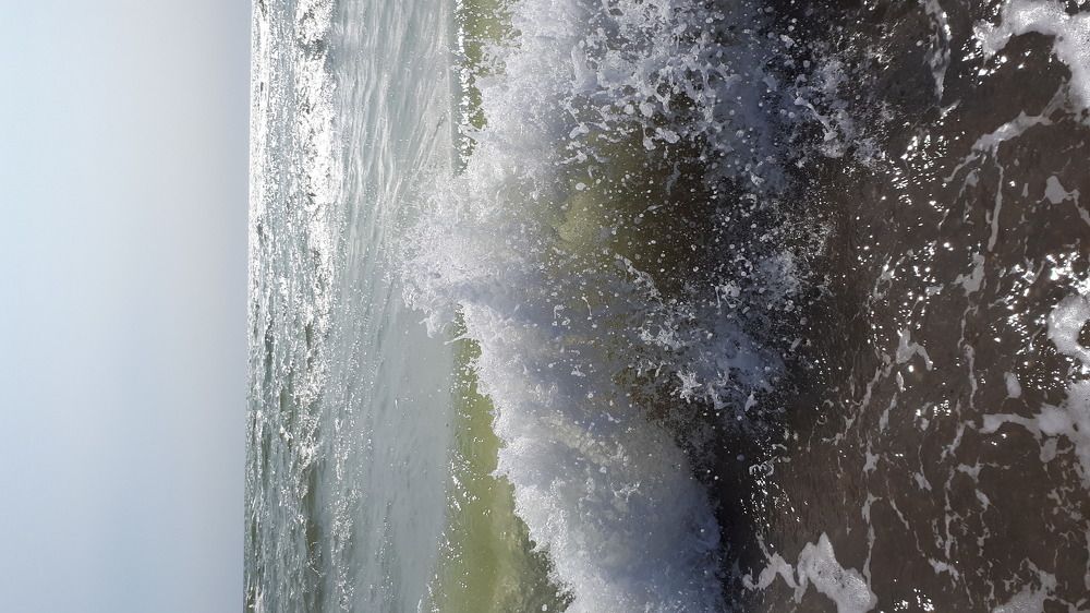 Бушующеет море