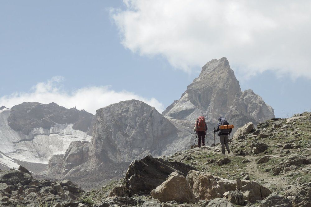 На фоне Фанских пятитысечников
