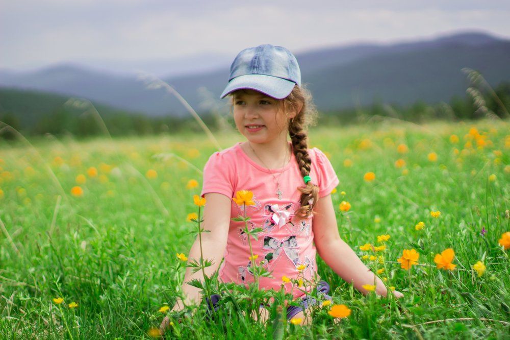 Девочка летом