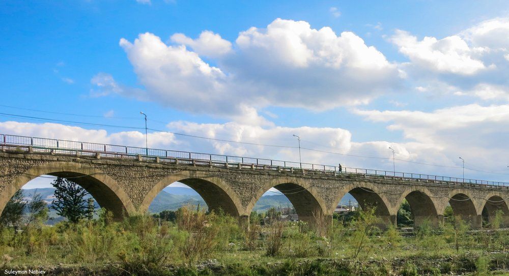 Старый мост в селе Касумкент, Дагестан, Россия