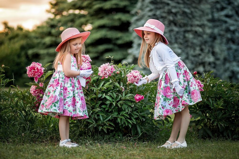 Дружные сестренки