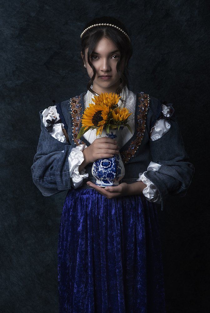 Lotte with blue vase