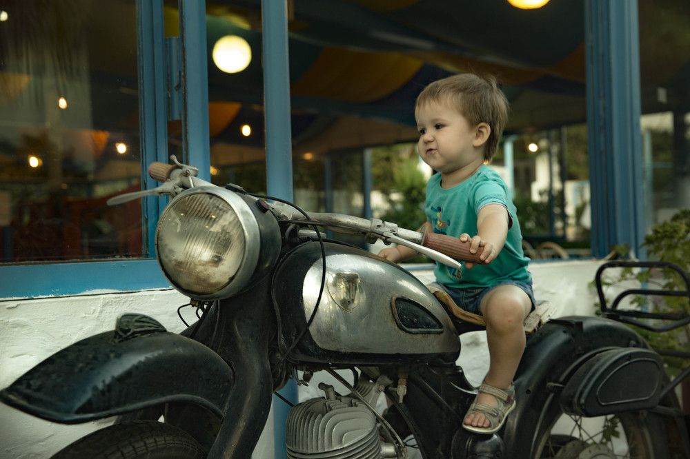 Молодой байкер