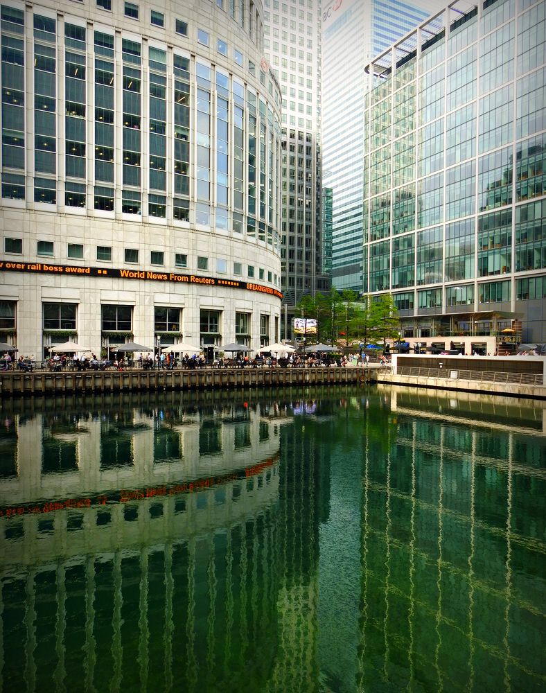 Отражение города