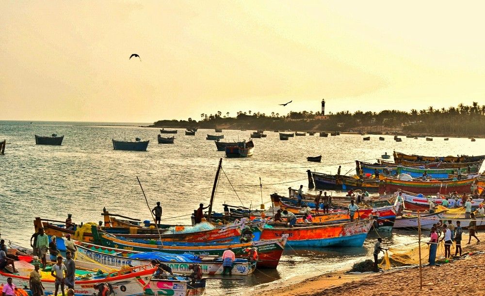 Sea, sky and daily life of fisherman