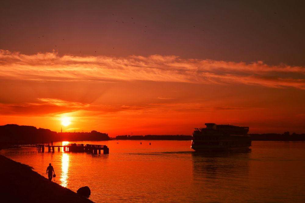 Закат на Волге