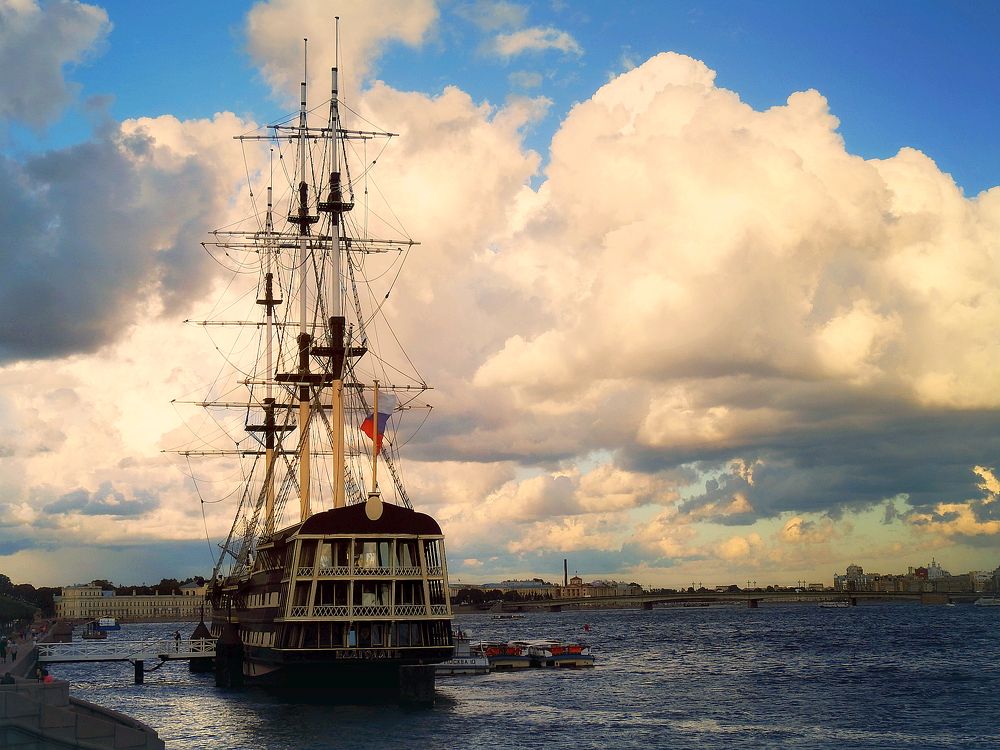 Хмурое небо над Невой