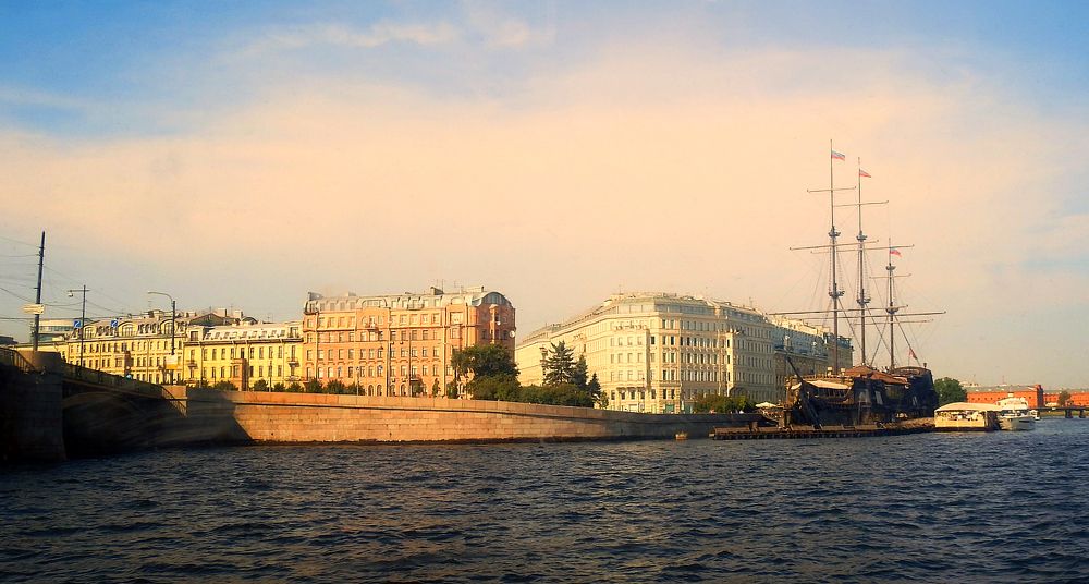 Утро над Невой