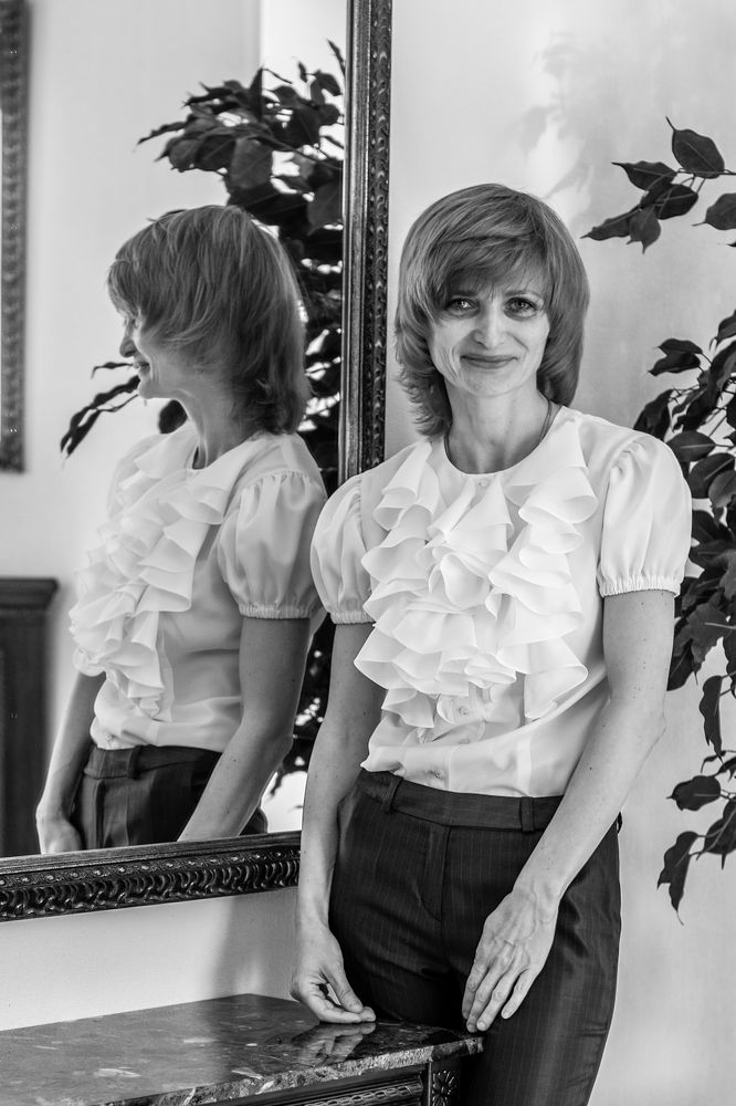 На свадьбе.