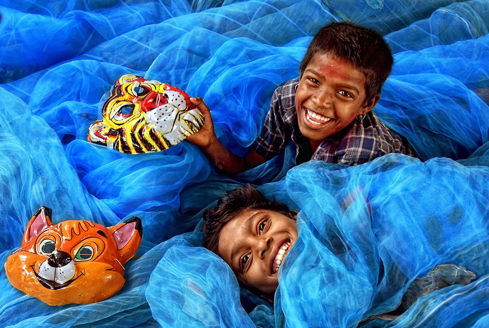 Net Connects Friends