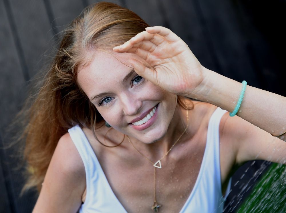 Девушка-улыбка