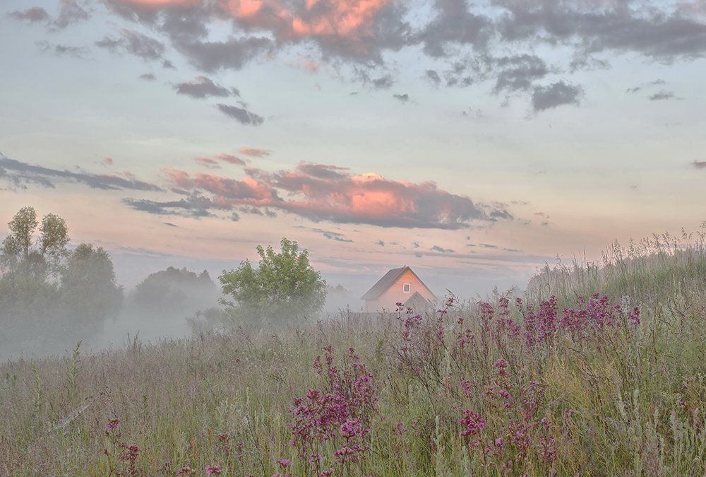 Домик на пригорке.
