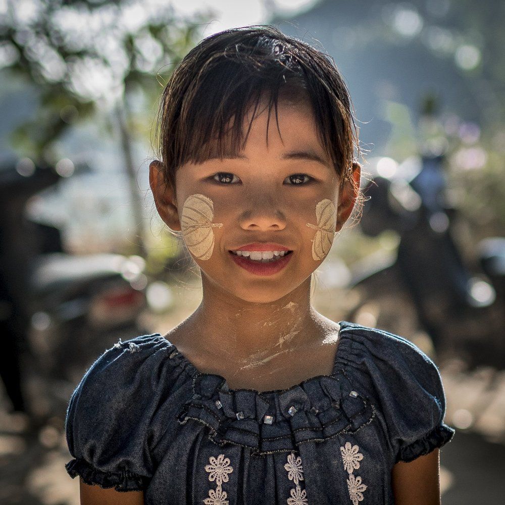 Улыбка Бирманской девочки