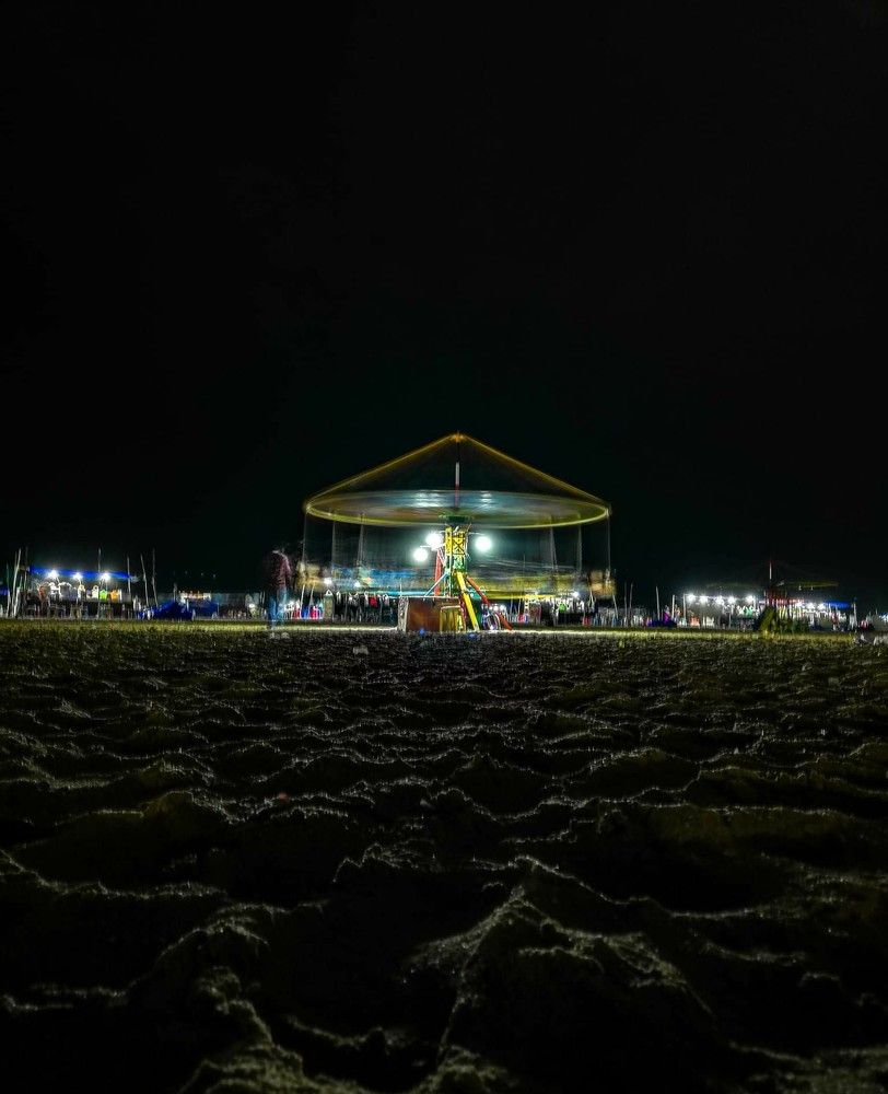 Rides in motion at beach