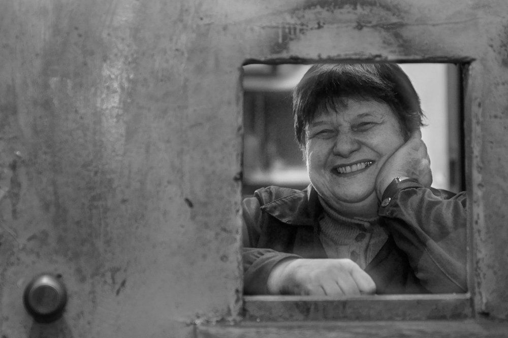 Улыбка кладовщицы.