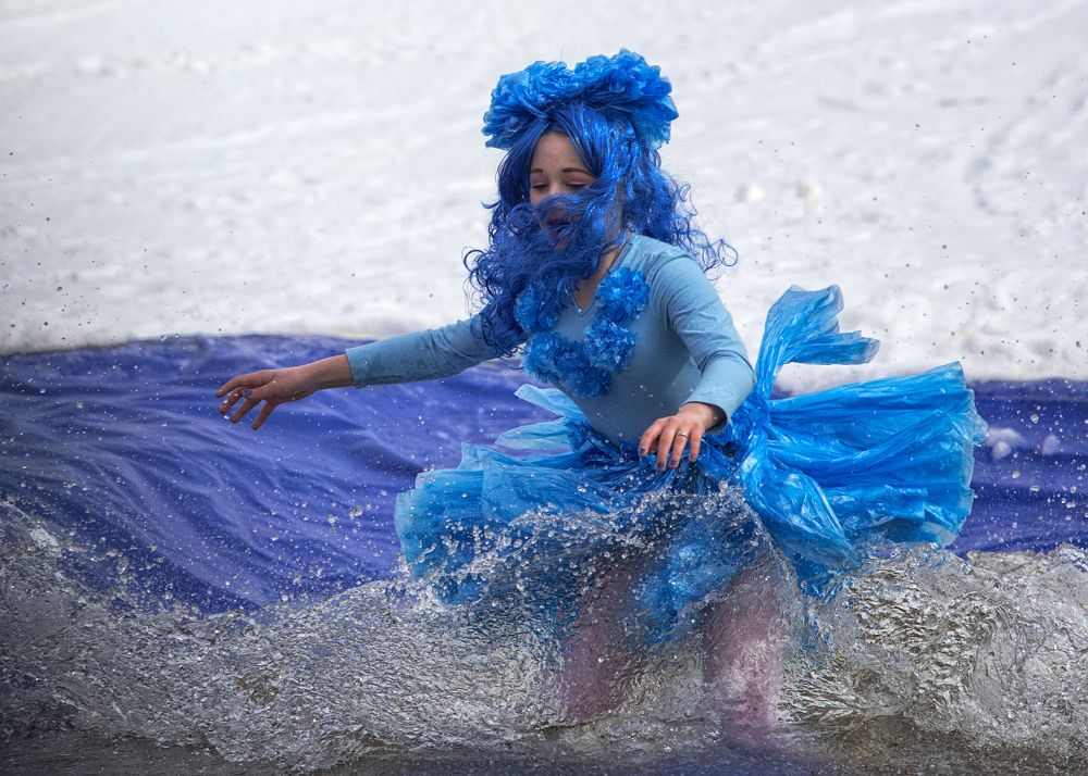 Мальвина в луже