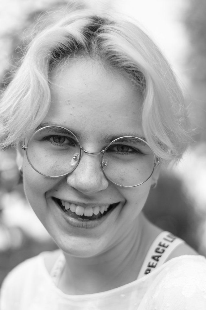 С радостью на лице