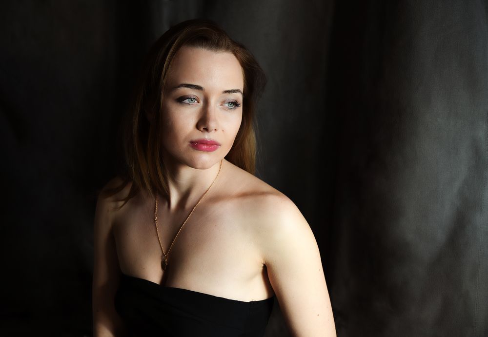 Женщина с глазами цвета грусти